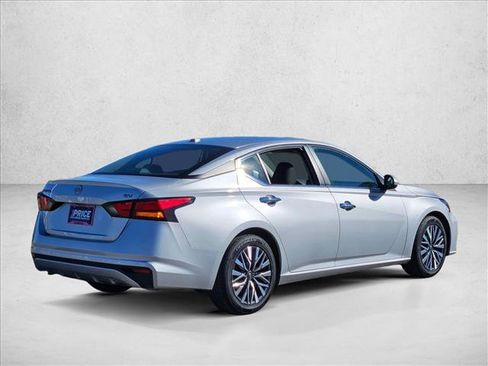 Used 2023 Nissan Altima 2.5 SV image 5