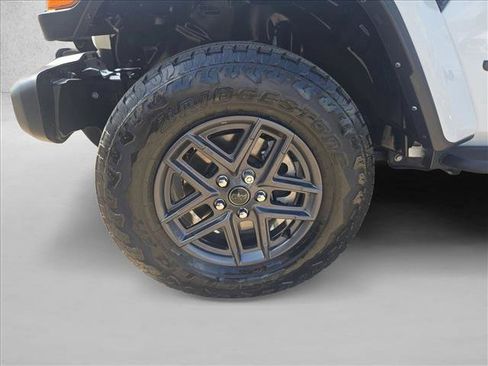 Used 2024 Jeep Gladiator Sport image 21