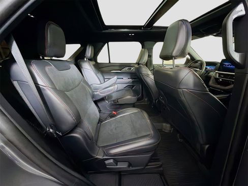 Used 2025 Ford Explorer ST w/ Sun And Sound Package image 31