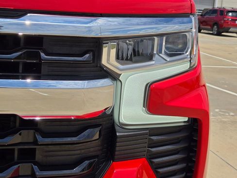 Used 2022 Chevrolet Silverado 1500 LT AWD/4WD image 31