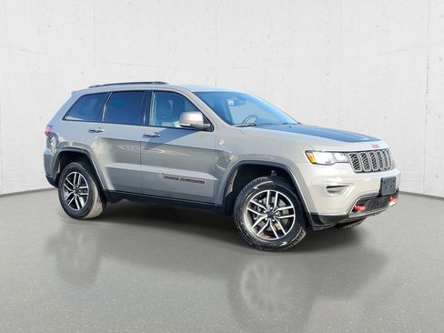 Used 2021 Jeep Grand Cherokee Trailhawk image 2