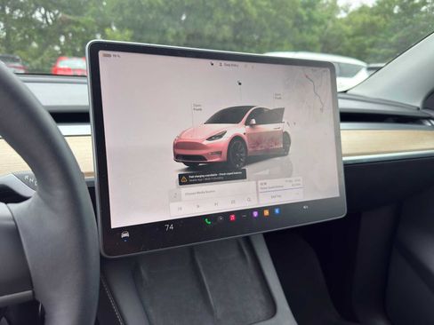 Used 2022 Tesla Model Y Long Range AWD/4WD image 11