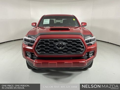Used 2022 Toyota Tacoma TRD Sport w/ Technology Package image 2