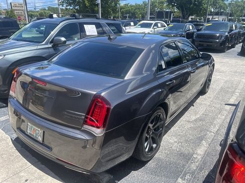 Used 2020 Chrysler 300 Touring w/ Sport Appearance Package RWD image 7