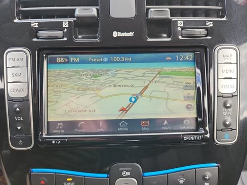 Used 2017 Nissan Leaf SL image 18