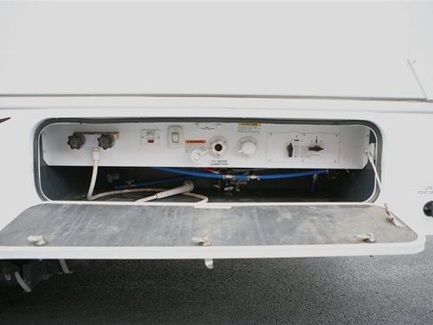 Used 2022 Ford E-450 and Econoline 450 Super Duty w/ Motorhome Prep Package image 11