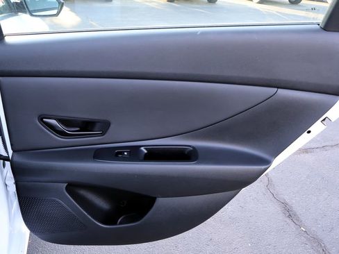 Used 2025 Hyundai Elantra Sport FWD image 18