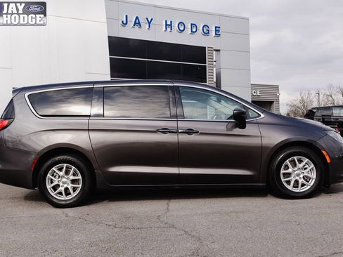 Used 2023 Chrysler Voyager LX image 45