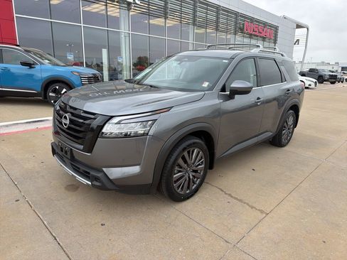 Used 2024 Nissan Pathfinder SL w/ SL Premium Package AWD/4WD image 1