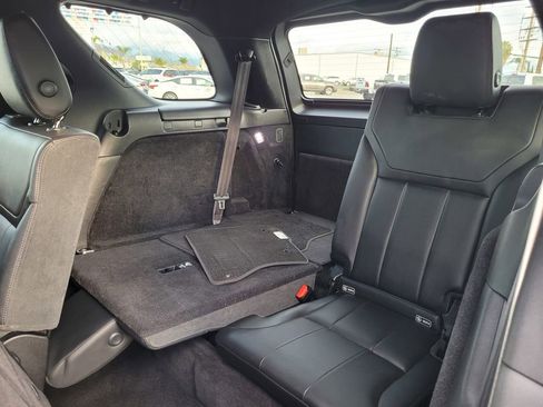 Used 2020 Land Rover Discovery Landmark image 13