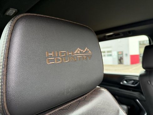 Used 2021 Chevrolet Suburban High Country image 18