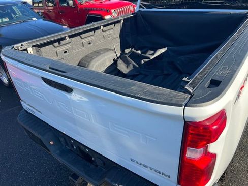 Used 2022 Chevrolet Silverado 2500 Custom w/ Custom Value Package image 11