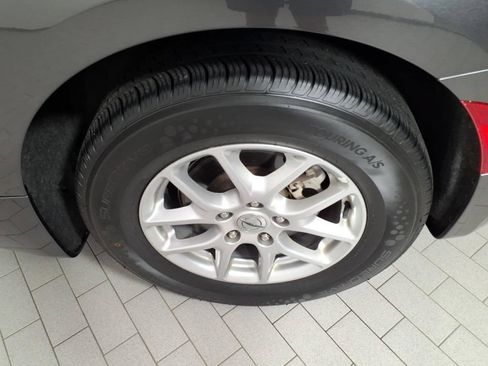 Used 2023 Chrysler Voyager LX FWD image 8