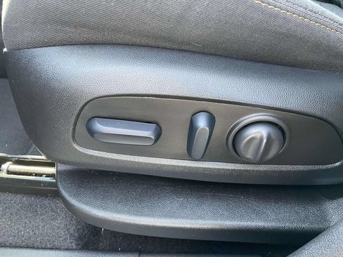 Used 2023 Chevrolet Equinox LT FWD image 19