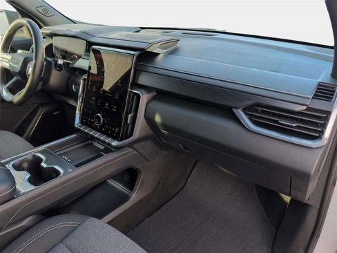 Used 2025 GMC Acadia Elevation image 20