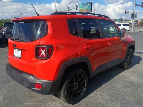 Used 2017 Jeep Renegade Latitude AWD/4WD image 6