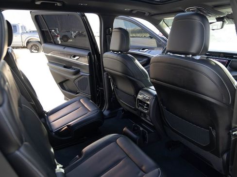 Used 2025 Jeep Grand Cherokee L Limited w/ Luxury Tech Group II image 20