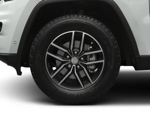 Used 2017 Jeep Grand Cherokee Trailhawk image 14