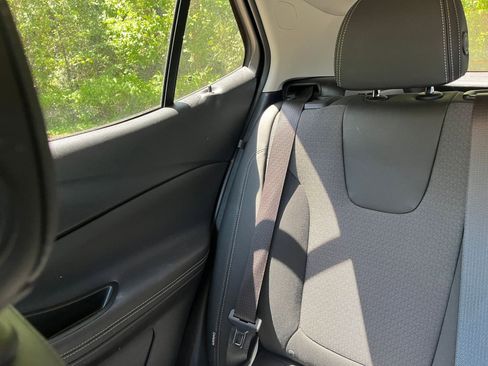 Used 2025 Buick Encore GX Preferred image 38