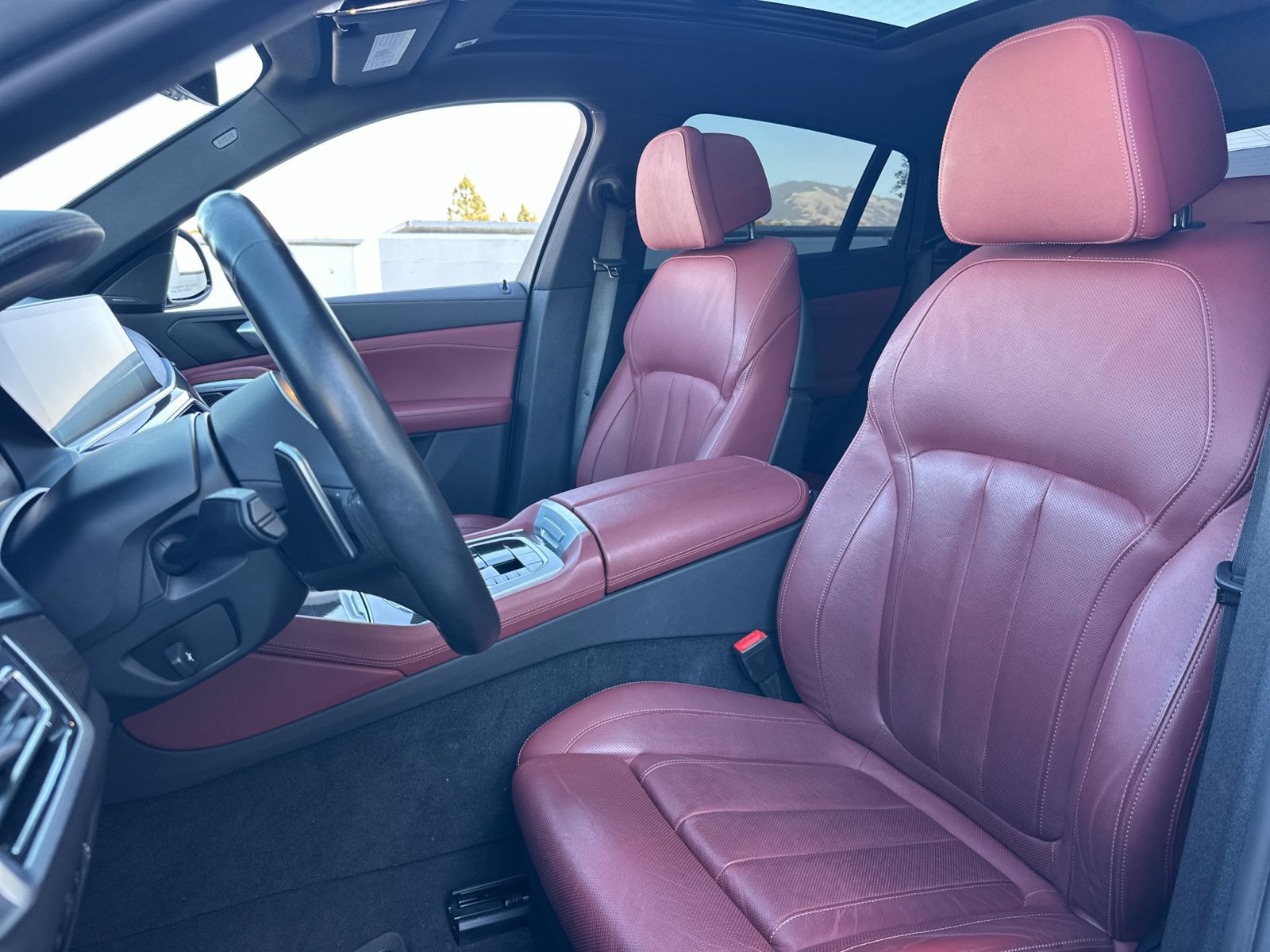 Used 2022 BMW X6 M50i w/ Premium Package AWD/4WD image 6