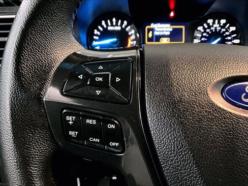 Used 2017 Ford Explorer XLT image 18