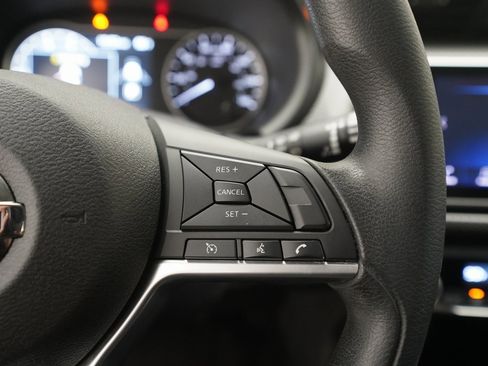 Used 2018 Nissan Kicks SV image 18