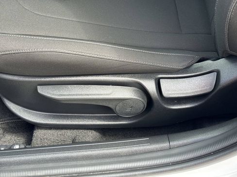 Used 2025 Hyundai Elantra SEL FWD image 14