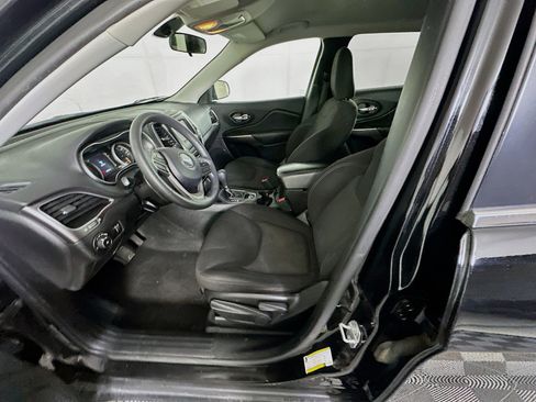 Used 2019 Jeep Cherokee Latitude w/ Popular Appearance Group image 13