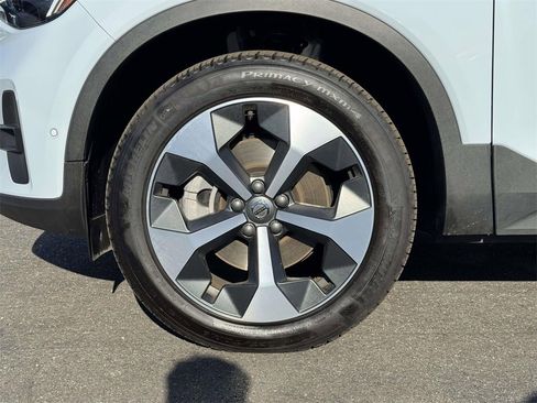 Certified 2025 Volvo XC40 B5 Plus image 6