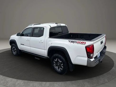 Used 2019 Toyota Tacoma TRD Off-Road AWD/4WD image 3
