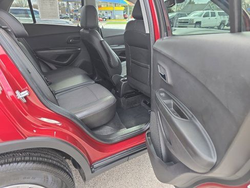 Used 2022 Chevrolet Trax LT w/ LT Convenience Package image 33