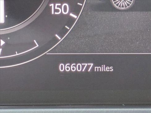 Used 2019 Land Rover Range Rover Velar R-Dynamic SE image 12