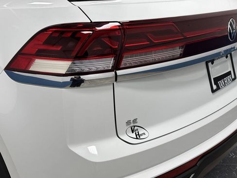 Used 2025 Volkswagen Atlas Cross Sport SE image 30