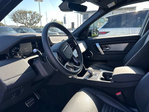 Certified 2025 Land Rover Discovery Sport Dynamic SE AWD/4WD image 12