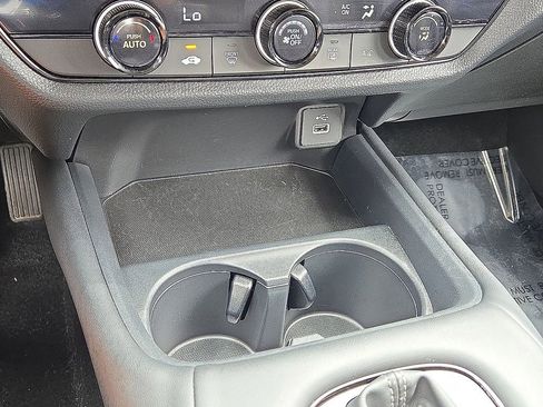 Used 2025 Honda HR-V LX image 25