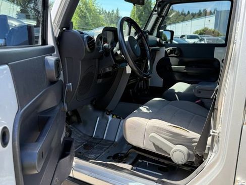 Used 2008 Jeep Wrangler Unlimited Rubicon w/ Dual Top Group AWD/4WD image 13