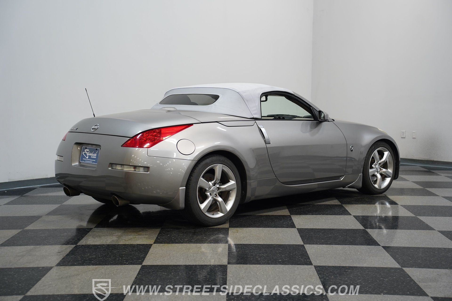 Used 2007 Nissan 350Z Touring RWD image 13