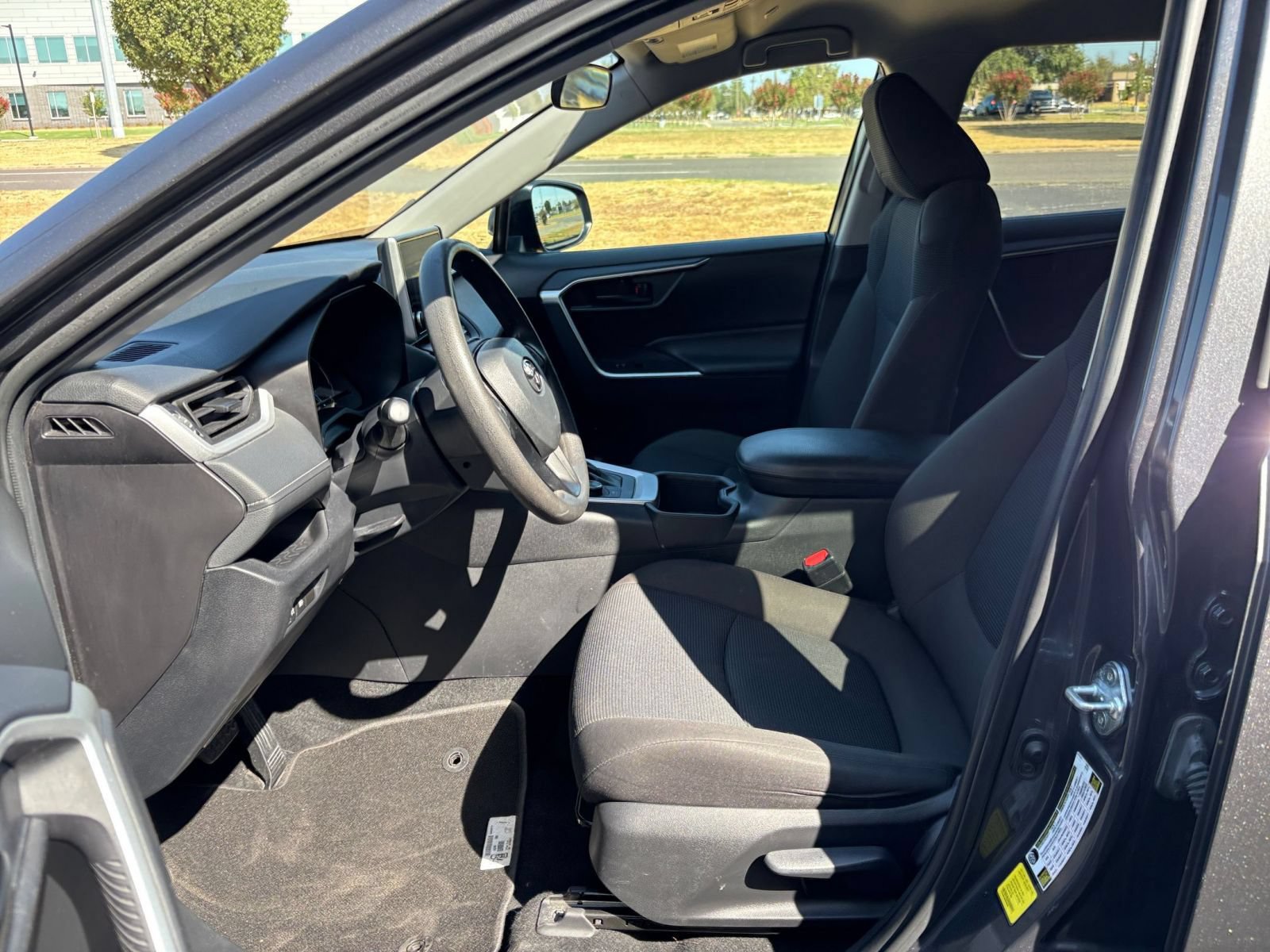 Used 2024 Toyota RAV4 LE AWD/4WD image 25