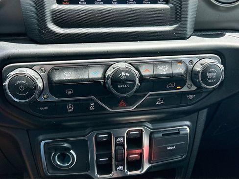 Used 2022 Jeep Wrangler Unlimited Sport AWD/4WD image 31