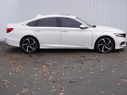 Used 2019 Honda Accord Sport image 2