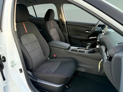 New 2025 Nissan Sentra SR image 11