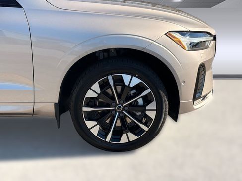 New 2026 Volvo XC60 B5 Plus w/ Climate Package AWD/4WD image 12