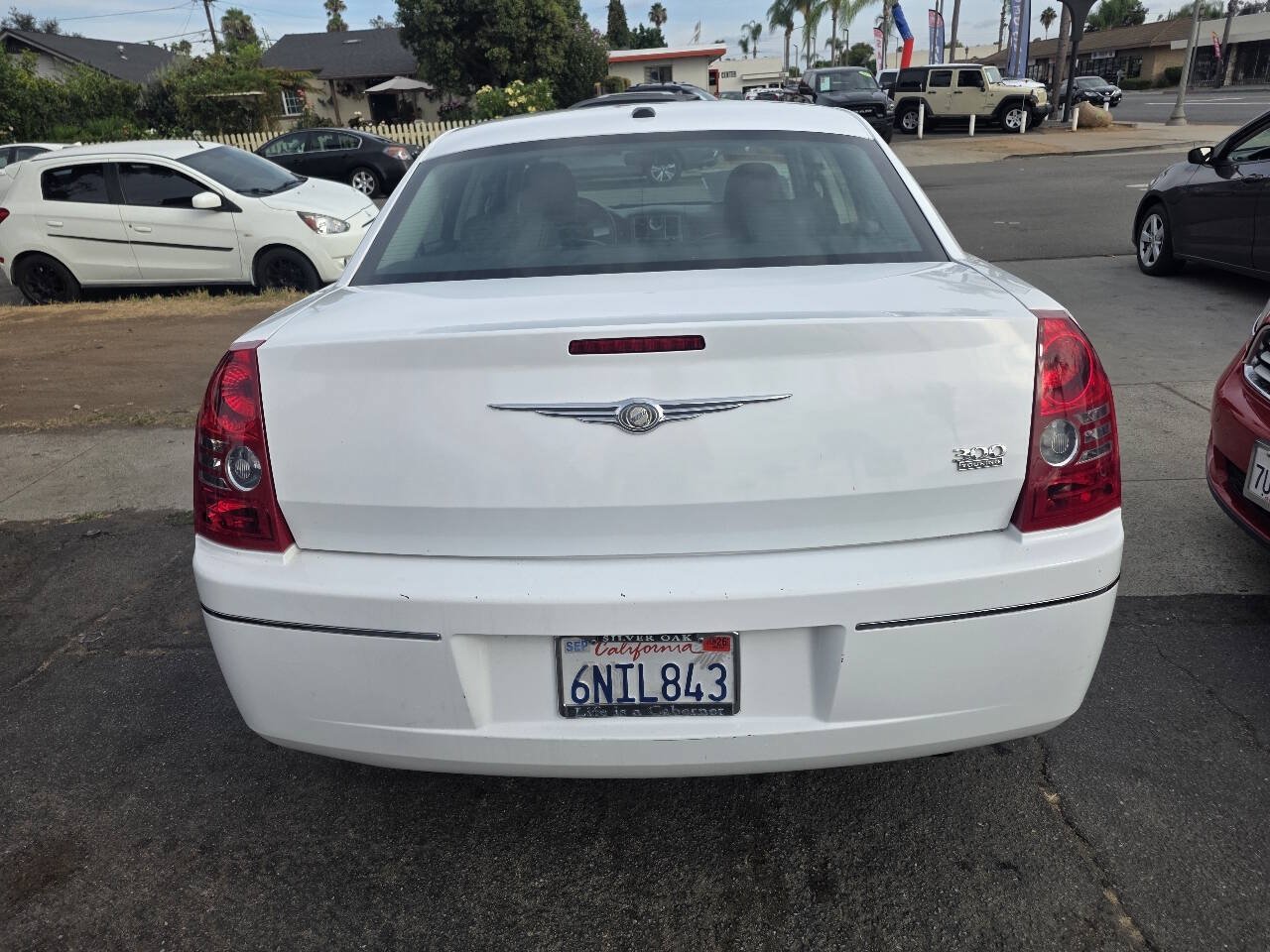 Used 2010 Chrysler 300 Touring RWD image 5