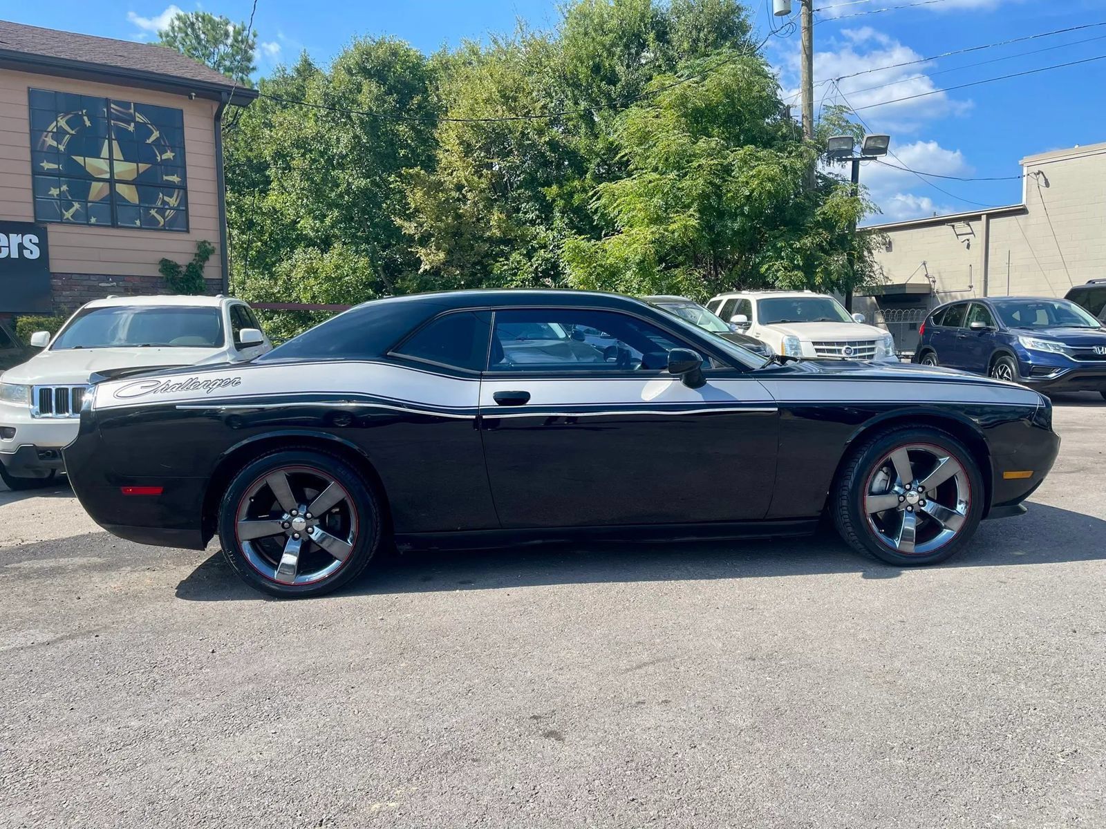 Used 2013 Dodge Challenger SXT RWD image 2