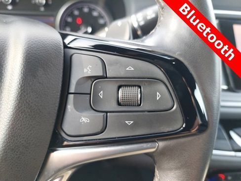 Used 2023 Buick Enclave Essence image 25