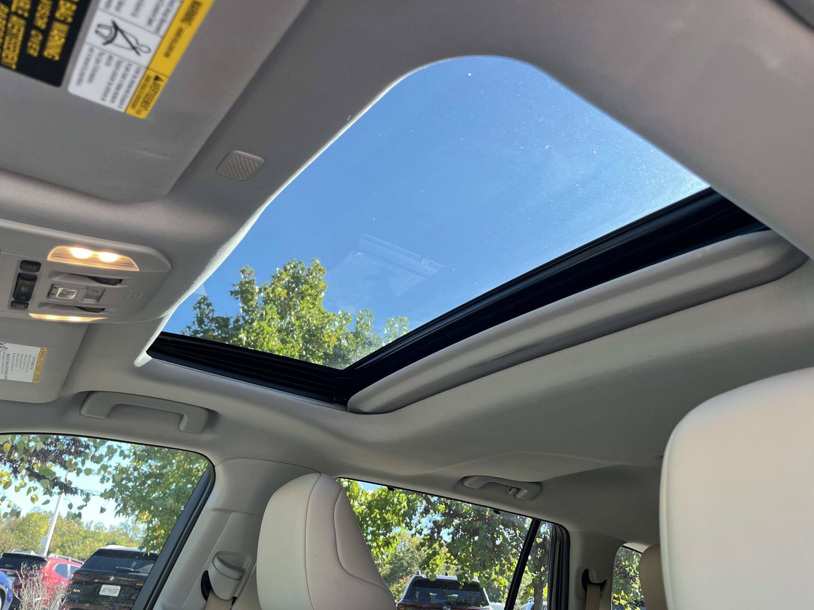 Used 2022 Toyota Highlander XLE FWD image 27
