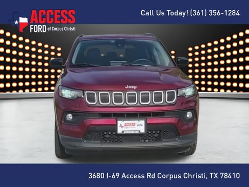 Used 2022 Jeep Compass Latitude AWD/4WD image 3
