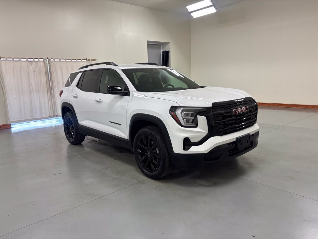 Used 2026 GMC Terrain Elevation w/ Elevation Premium Package FWD image 2