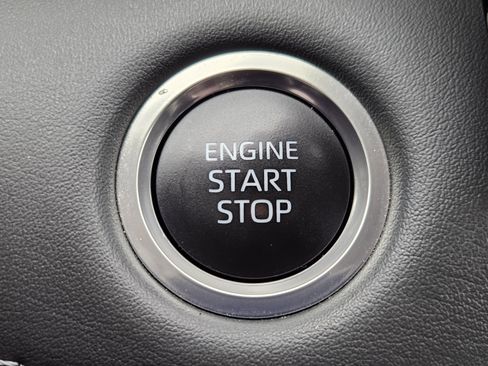 Used 2024 Toyota Highlander Limited image 20