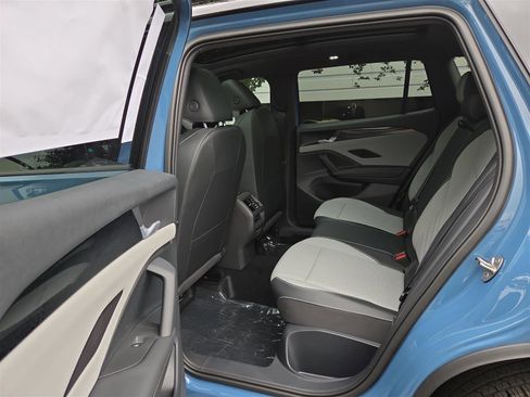 New 2025 Volkswagen Tiguan SE R-Line image 29